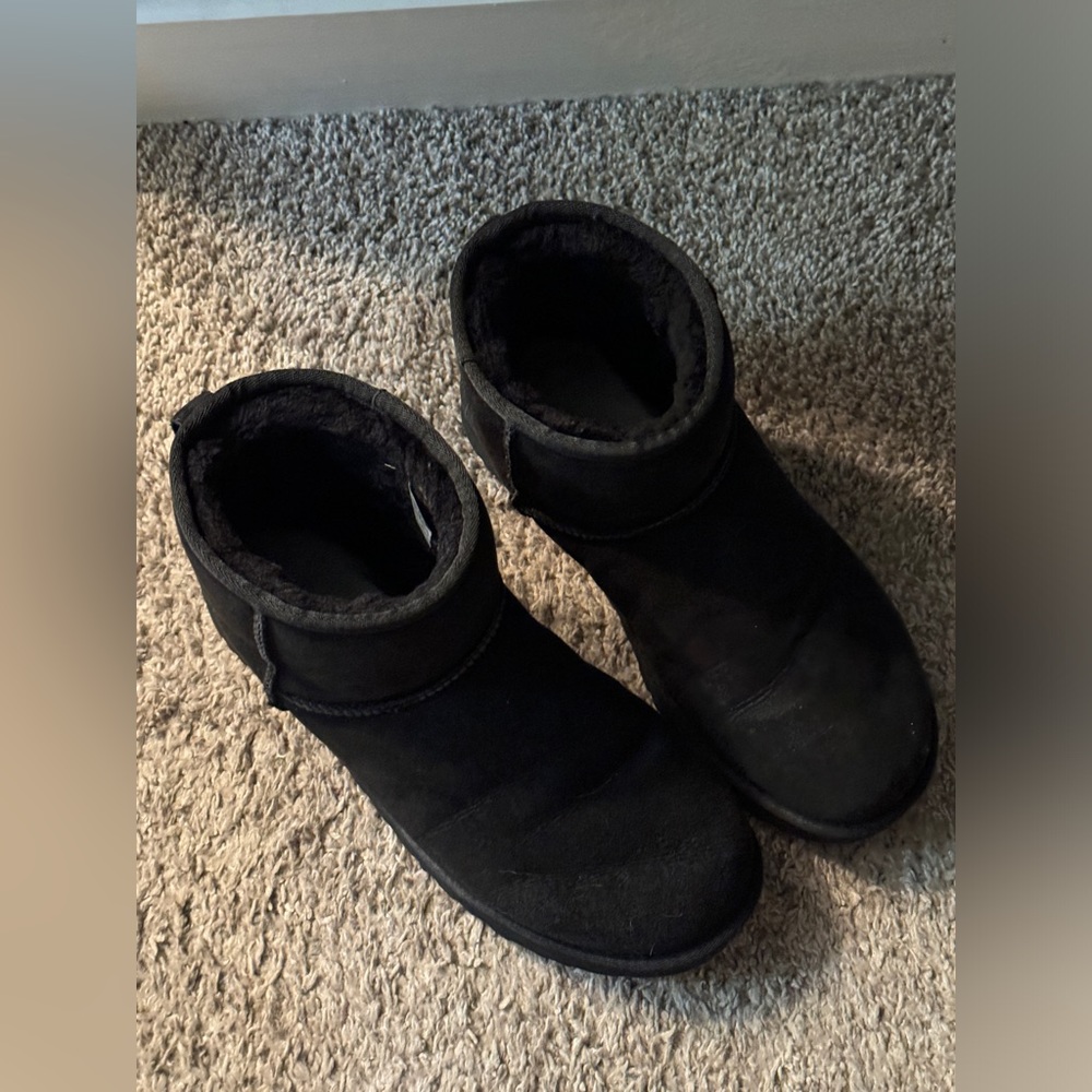 Black ugg boots